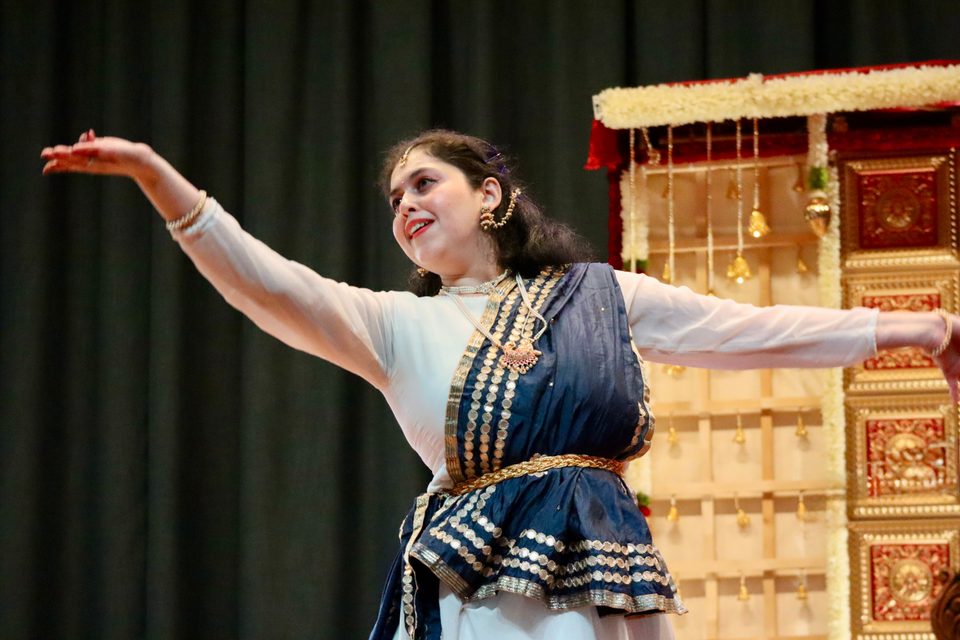 Kashmira Limaye — Dance at Desi Dhamaal